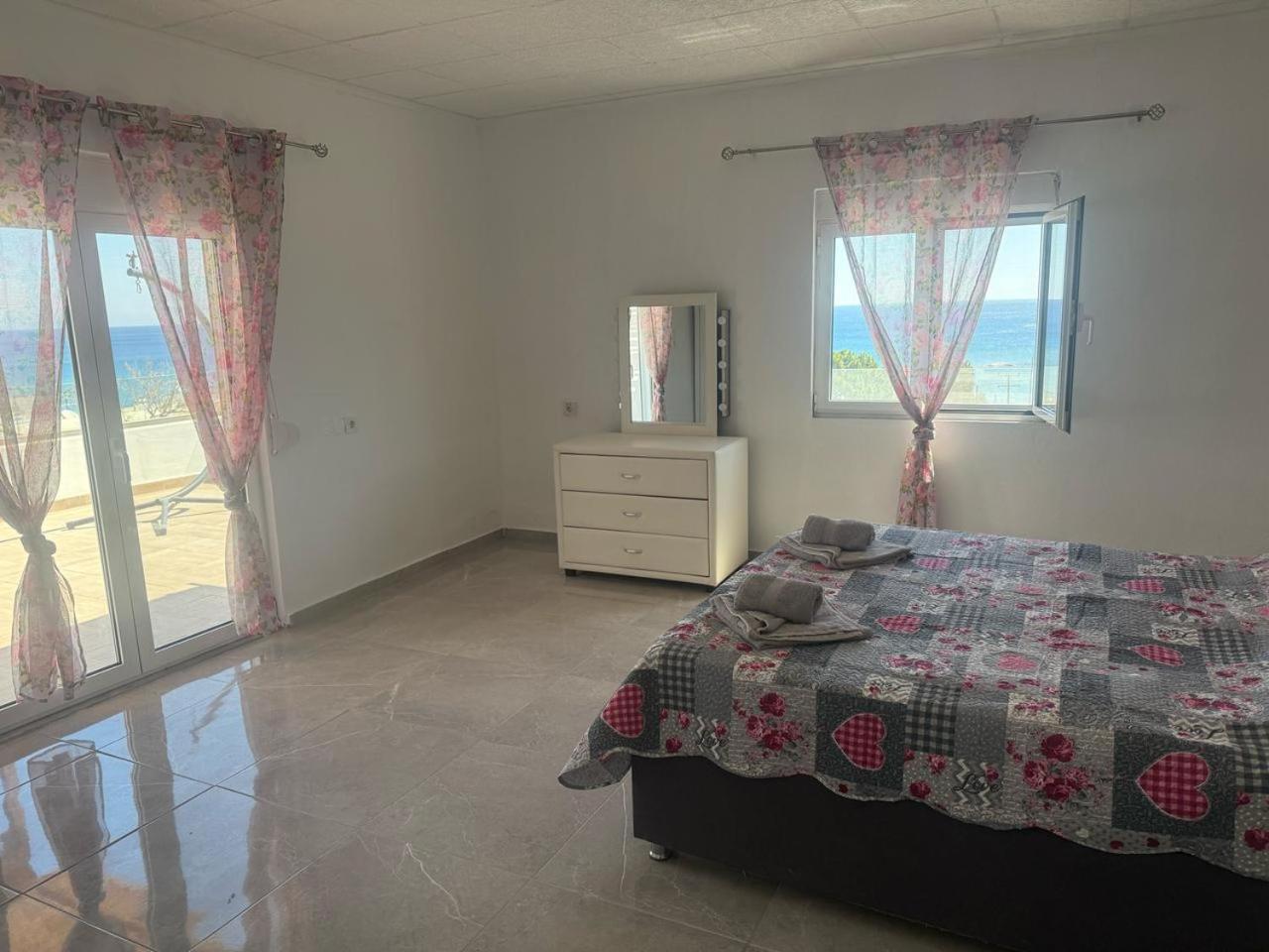 Paradis Studios Archangelos  Luaran gambar