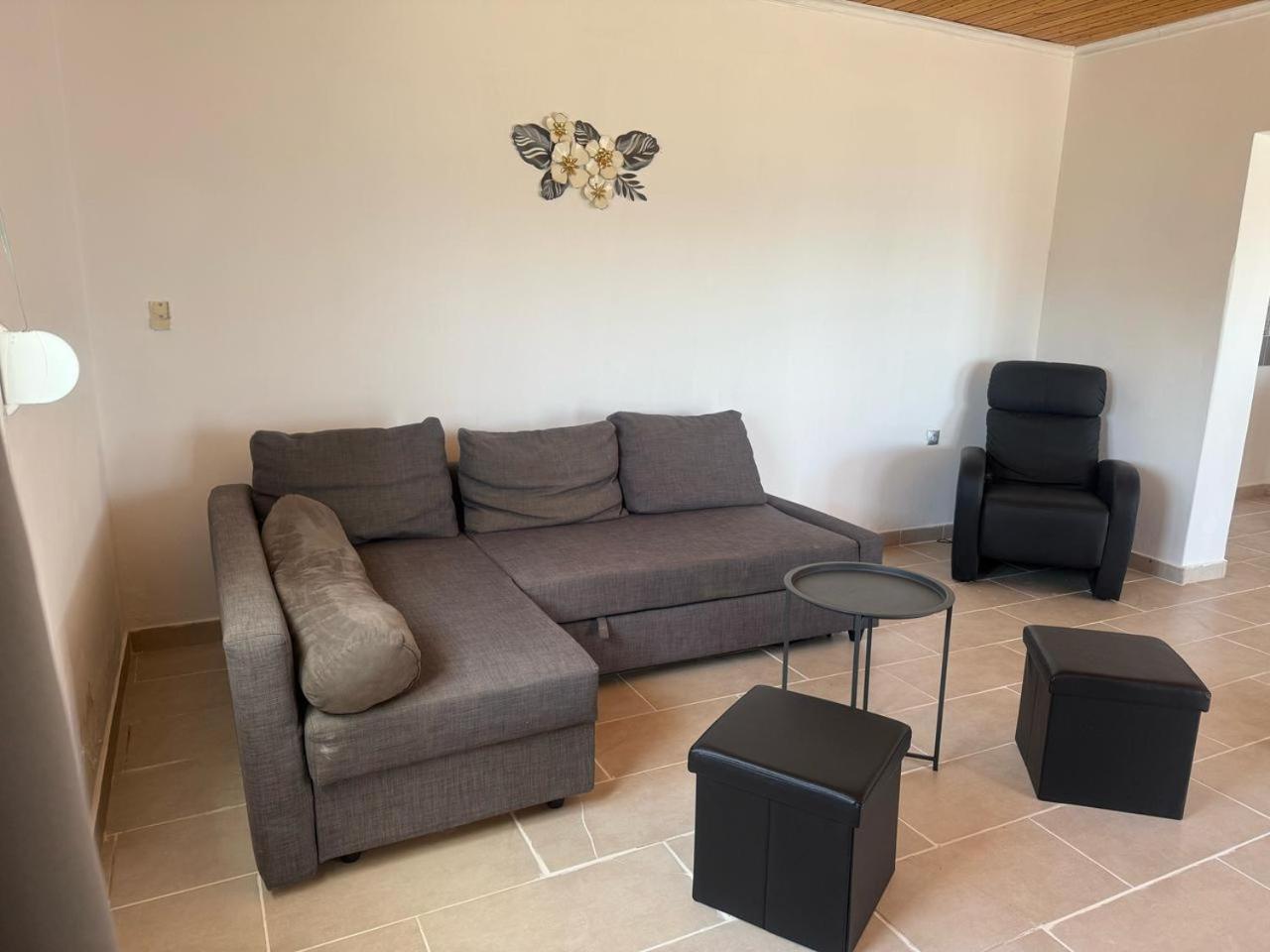 Paradis Studios Archangelos  Luaran gambar